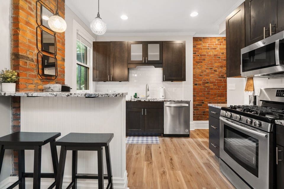 Fully Furnished Kitchen with Breakfast Bar