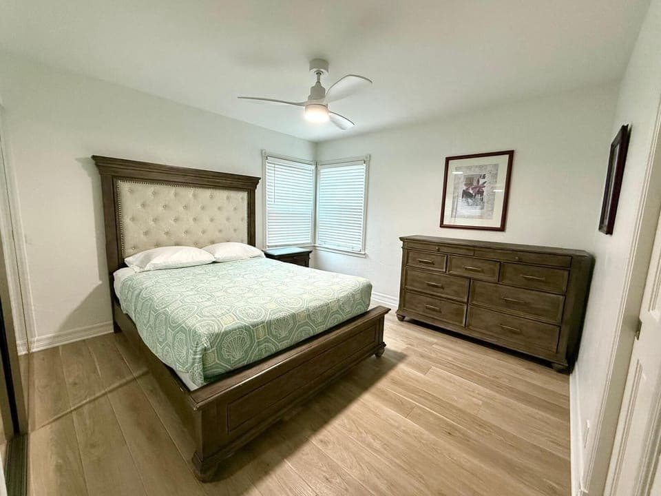 Bedroom 5 (second floor) with ensuite ensuite/jack & jill to hallway