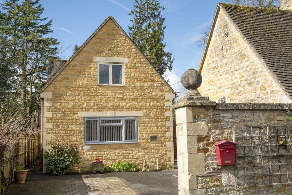 Augusta Cottage - StayCotswold