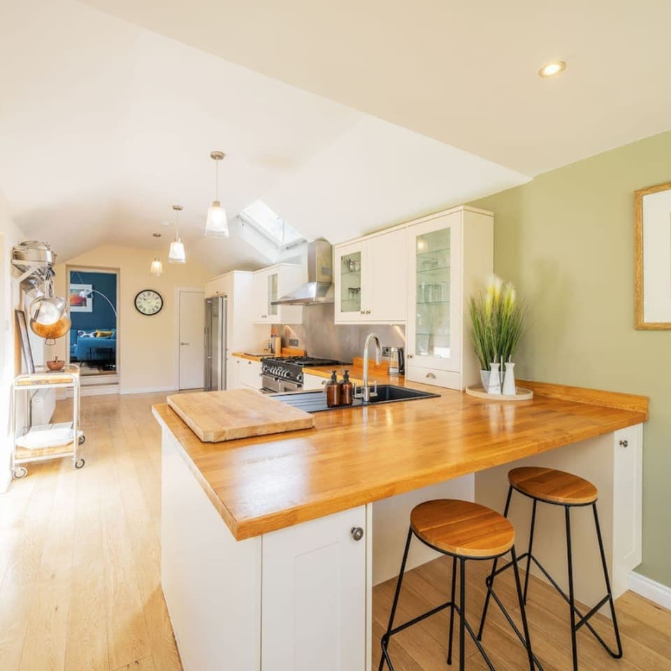 House | Private kitchen | Fridge, stovetop, electric kettle, toaster