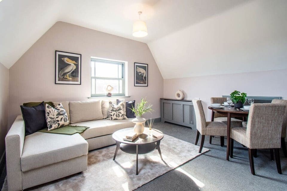 Peaceful living/dining room in the apartment