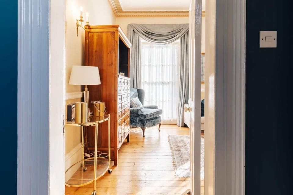 Apartment | 5 bedrooms, desk, iron/ironing board, Internet