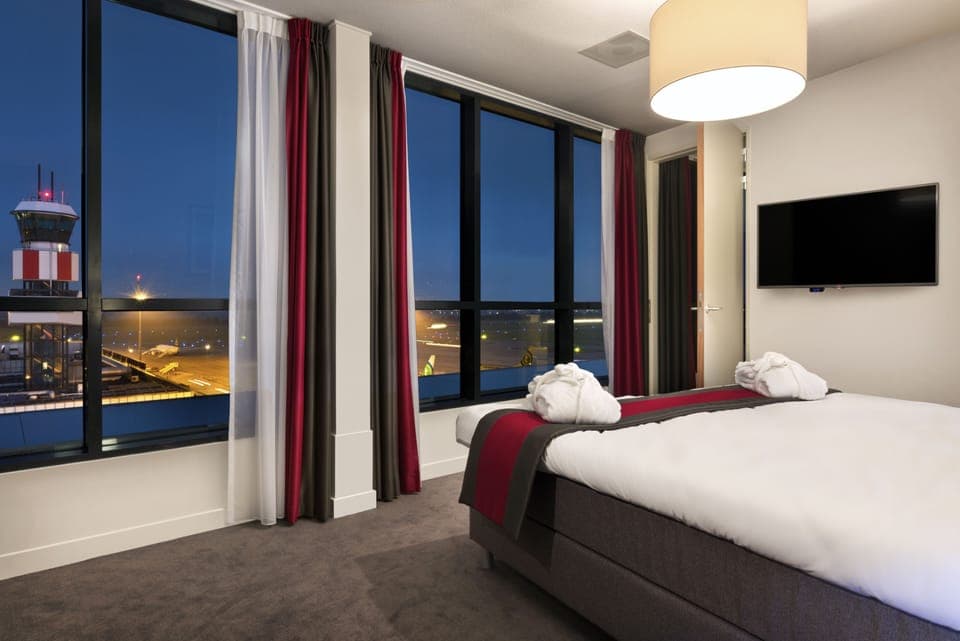 Comfort Double Room | In-room safe, soundproofing, free WiFi, bed sheets