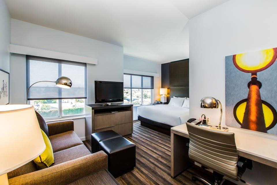 Premium bedding, in-room safe, desk, blackout drapes