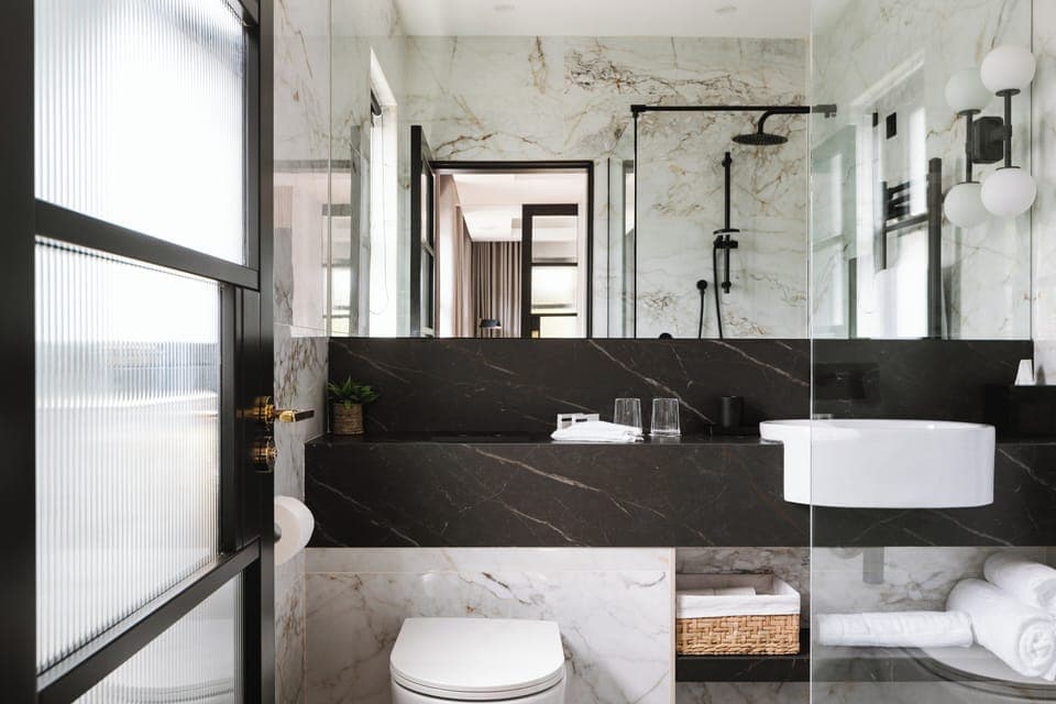 Deluxe Room | Bathroom | Shower, rainfall showerhead, designer toiletries, hair dryer