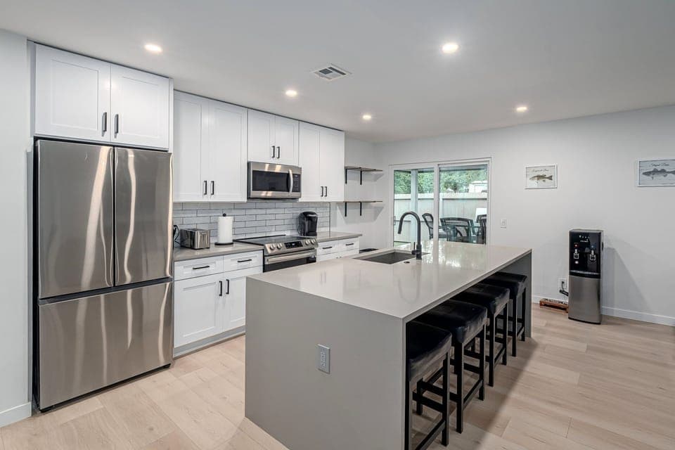 Well organized kitchen, Bottles for Primo dispenser not available