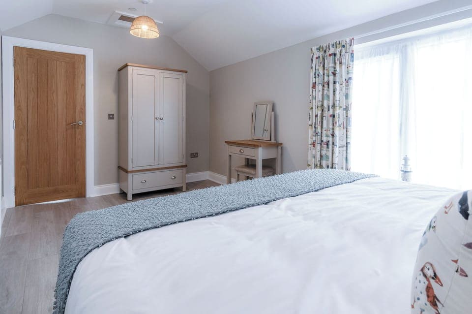 2 bedrooms, premium bedding, iron/ironing board, bed sheets