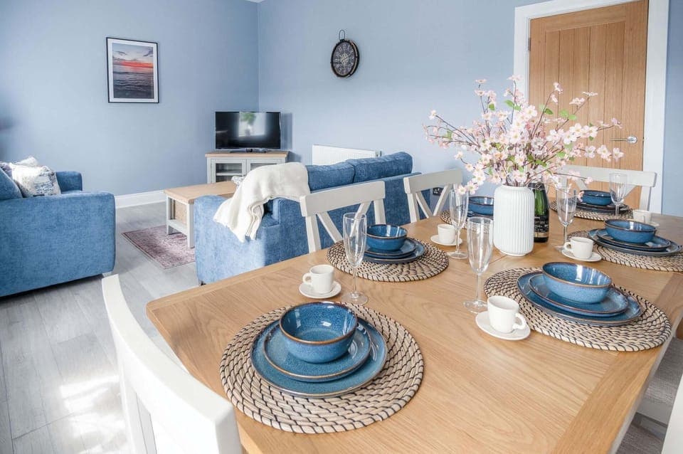 Harbour Heights - 2 Bed Apartment - Milford Haven (21889)