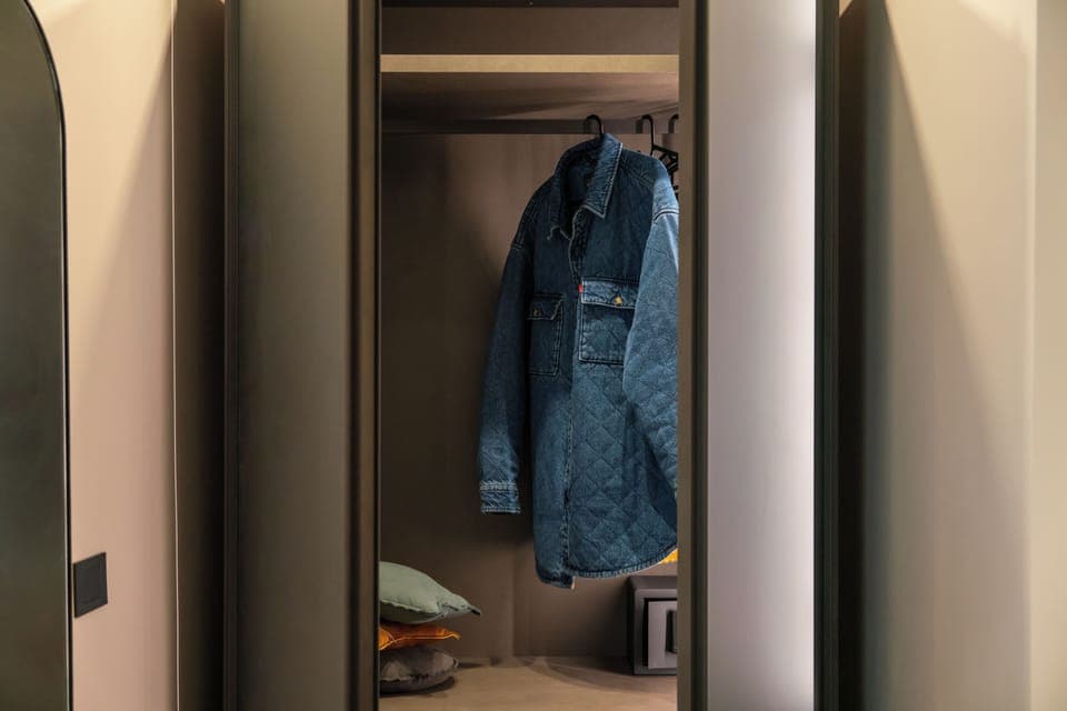 Standard Room, 1 King Bed, Non Smoking, City View | Premium bedding, down comforters, in-room safe, blackout drapes