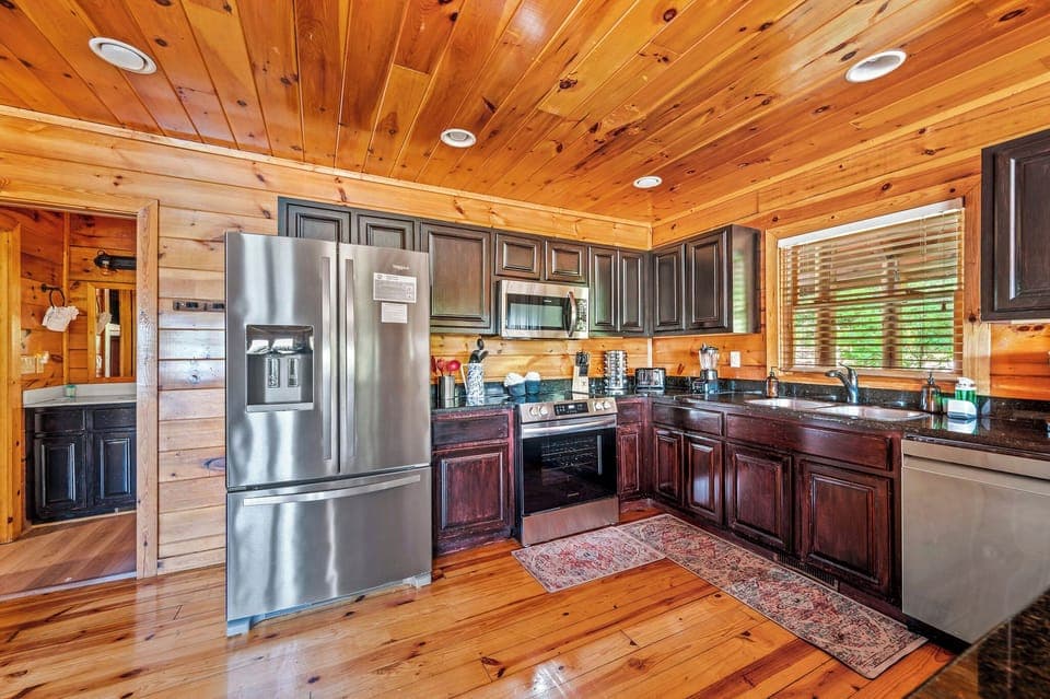 Cades Cove's fully equipped kitchen