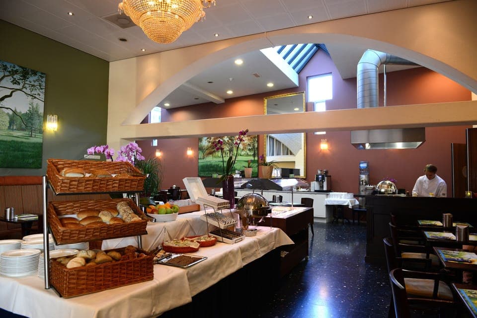 Daily buffet breakfast (EUR 21.50 per person)