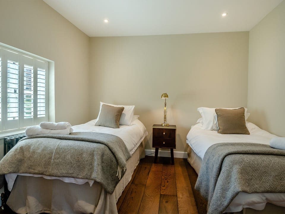 Twin bedroom | Stable Cottage, Great Ryburgh, near Fakenham