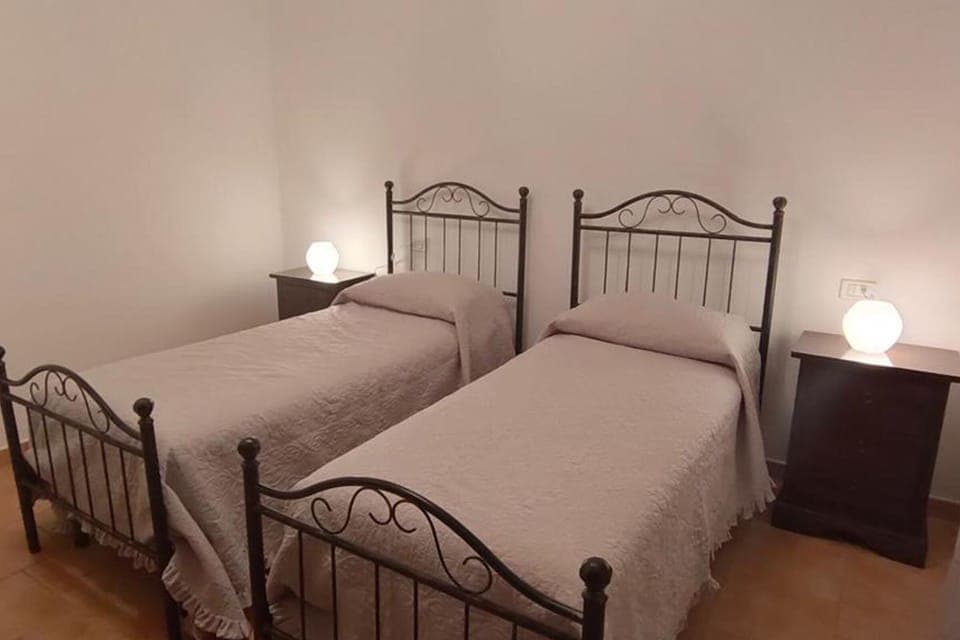 Apartment | 2 bedrooms, iron/ironing board, free WiFi, bed sheets