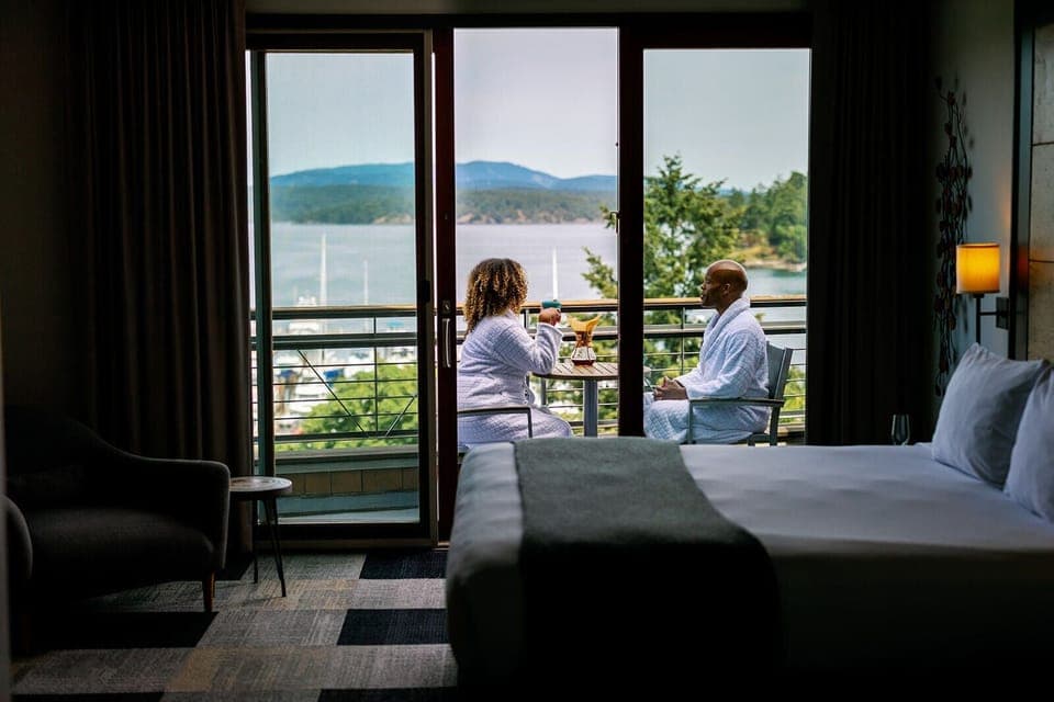 Premium Room, 1 King Bed, Fireplace, Harbor View | Hypo-allergenic bedding, down comforters, in-room safe, desk