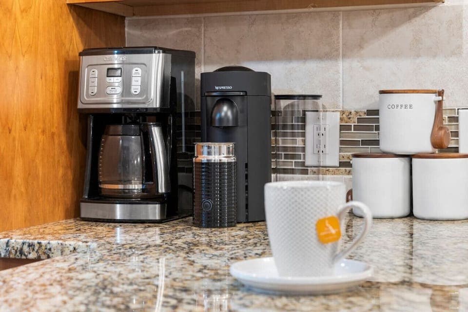 Coffee station & Nespresso.We provide coffee, tea, sugar, creamer, hot chocolate, an assortment of teas and our `Amenity Heaven` Guarantee of Baked Goods & Fresh Eggs for your stay.