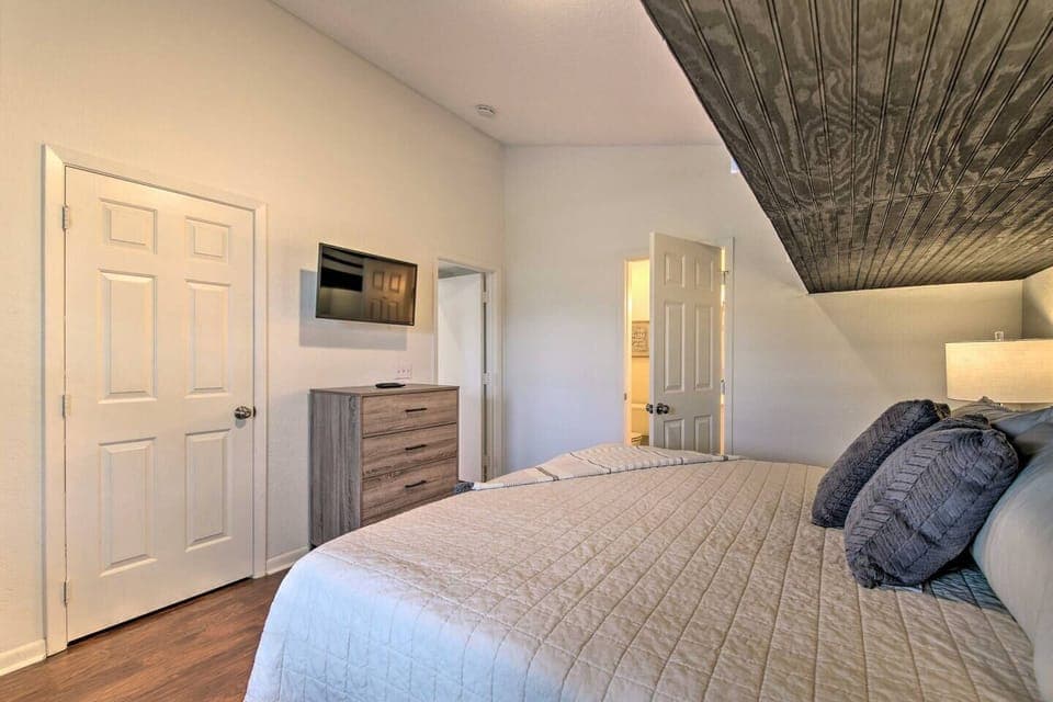 King Bed and Smart TV