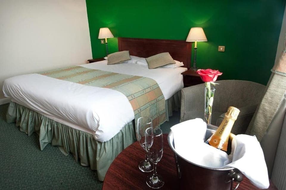 Standard Double Room | Iron/ironing board, free WiFi, bed sheets