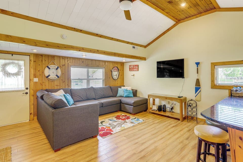 Port Clinton Vacation Rental | 2BR | 1BA | 720 Sq Ft | 2 Steps Required