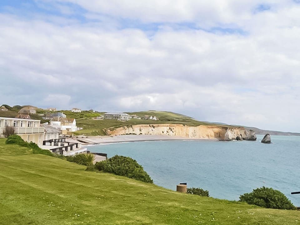 Surrounding area | Poets Corner, Freshwater