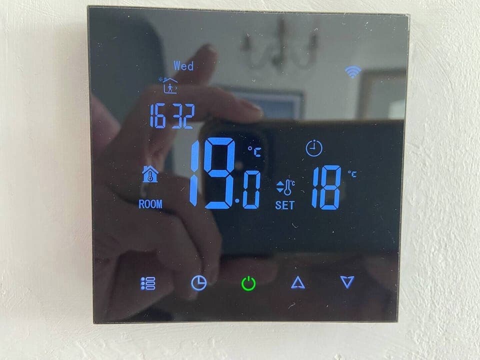 Infra red underfloor heating in every room 