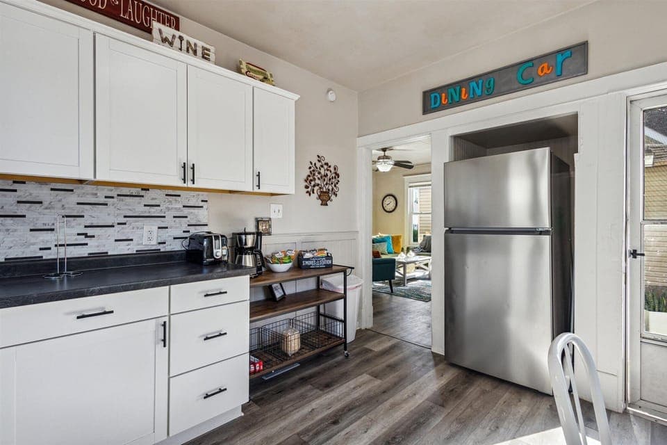 Eat-In Kitchen