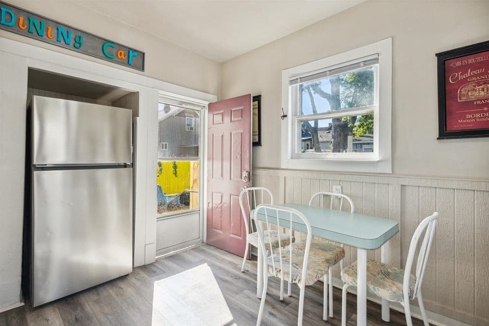 Eat-In Kitchen