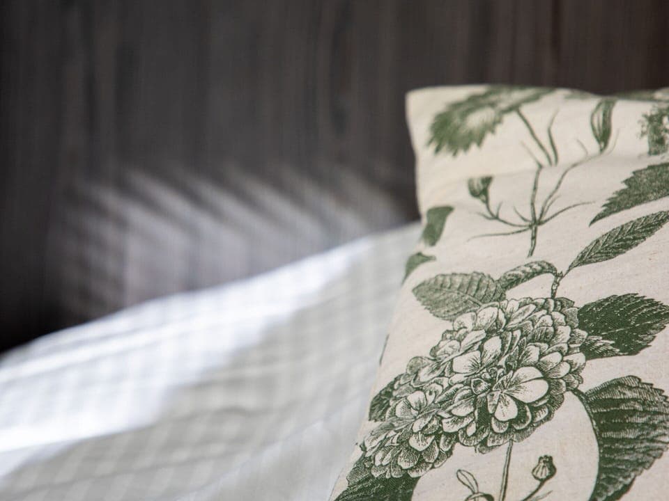 House | 7 bedrooms, individually furnished, bed sheets