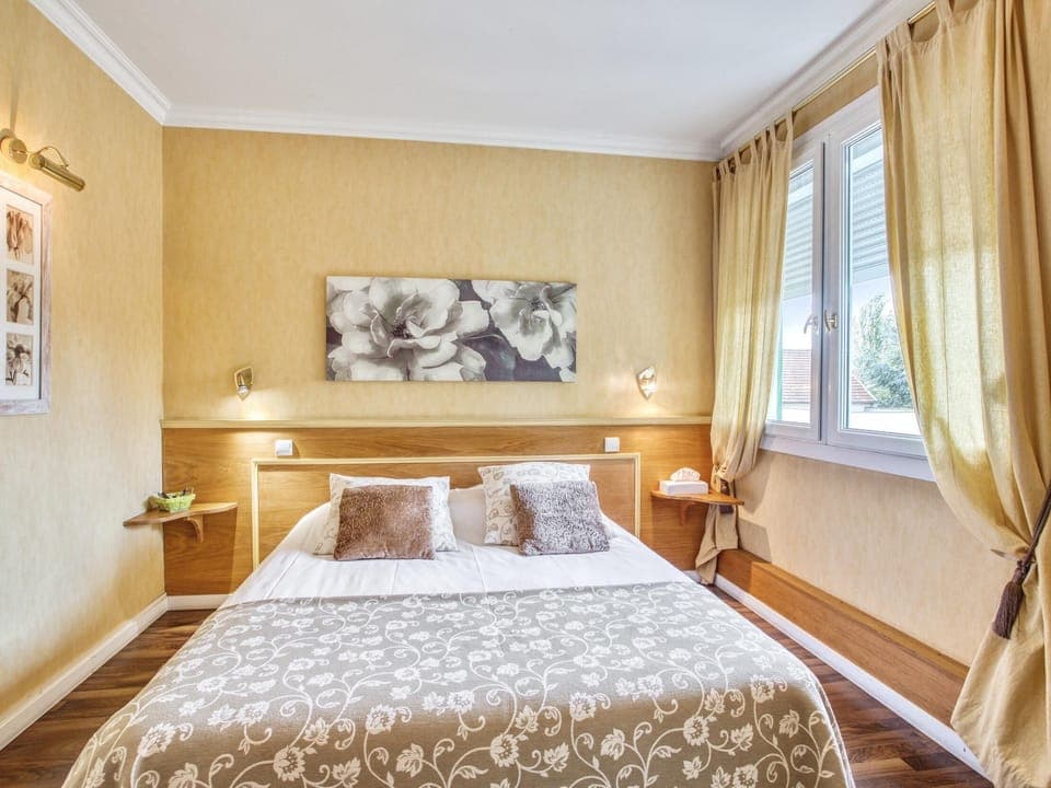 Comfort Room | Minibar, desk, laptop workspace, free WiFi