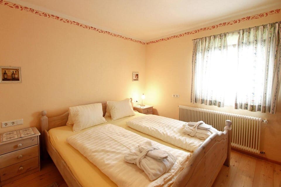 Apartment | 2 bedrooms, individually furnished, bed sheets