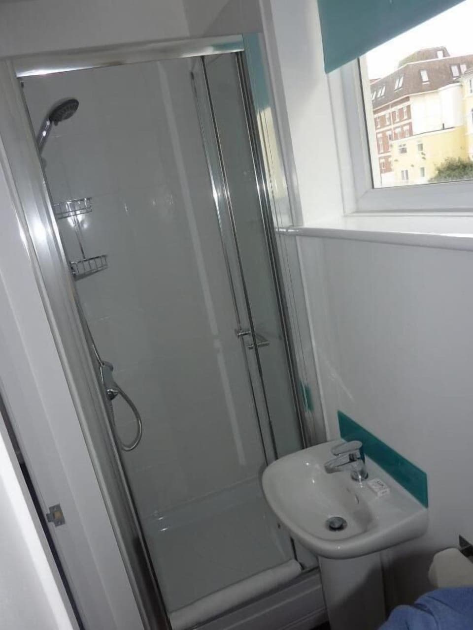 Deluxe Triple Room, Multiple Beds, Non Smoking, City View | Bathroom