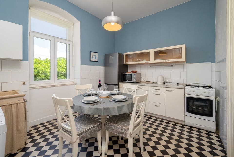 Electric kettle, toaster