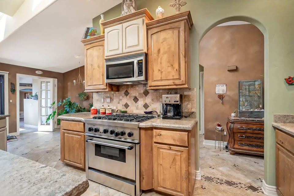 Fully Equipped Modern Kitchen for All Meals