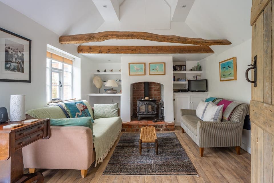 Myrtle Cottage, Friston: Curl up by the fire and let stress melt away