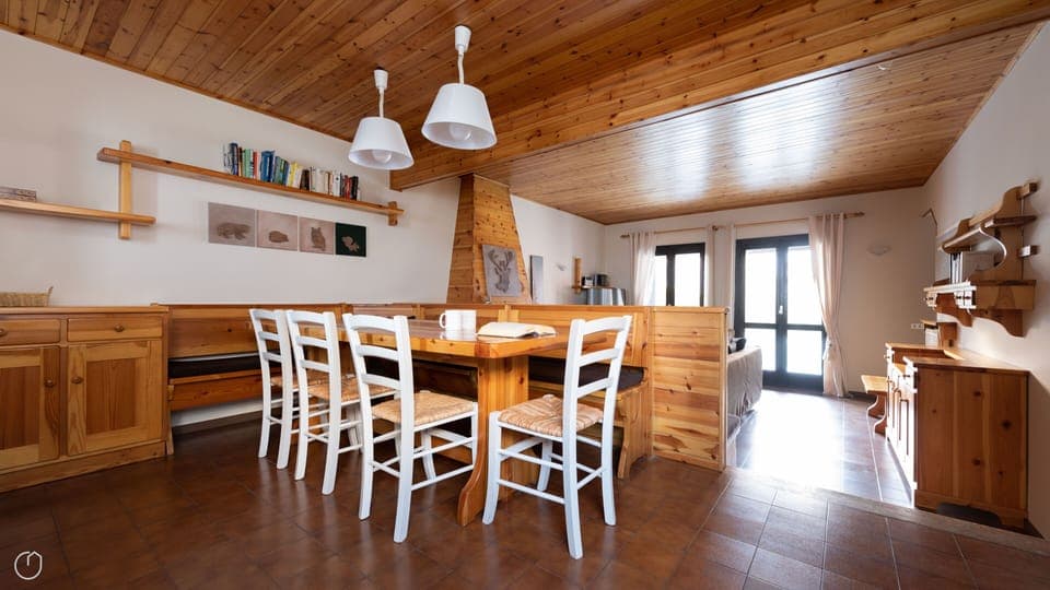 Apartment (3 Bedrooms) | Dining room