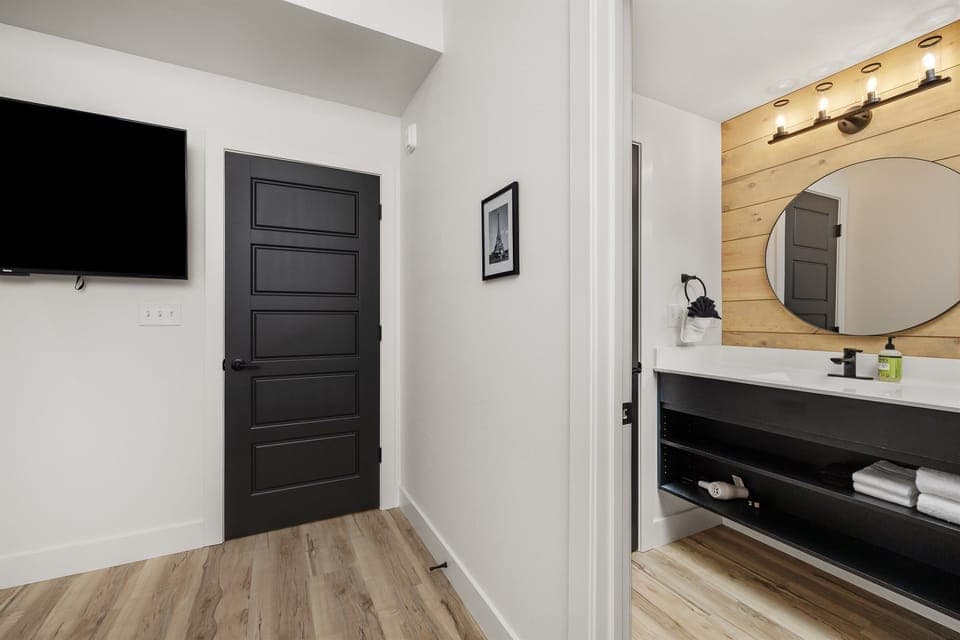 Main Level: Bedroom 2, Cirrus, w king bed & ensuite bathroom