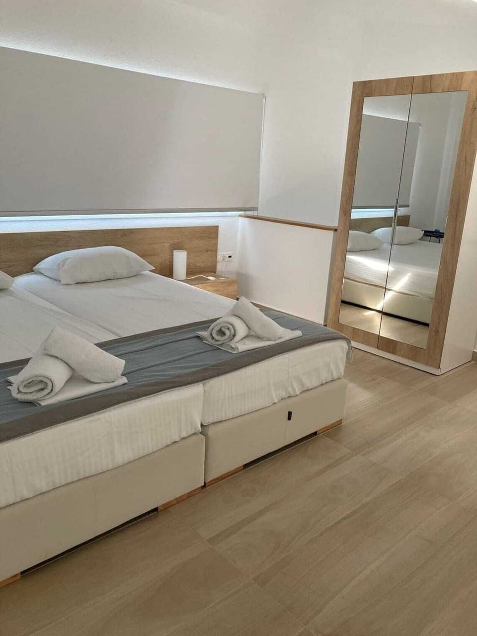 Bright and Cozy Double Room - Spacious and Inviting Interior

