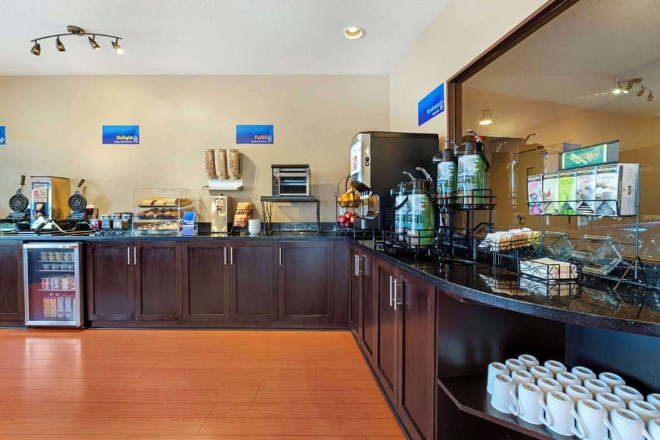 Free daily continental breakfast