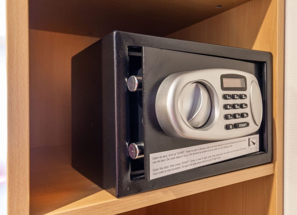 Comfort Twin Room, 2 Twin Beds | Safe