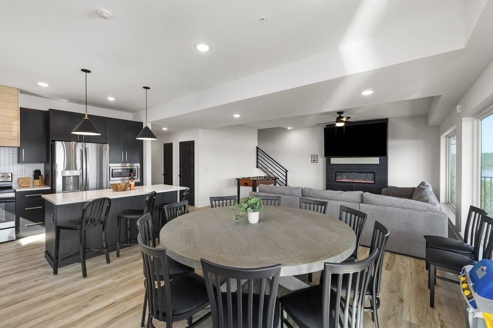 Cloud Nine - Main Level: Living Room