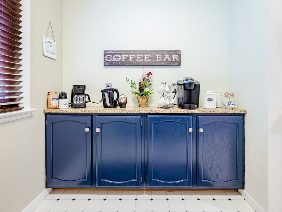 What would you like to drink? Hot coffee, decaf or tea?