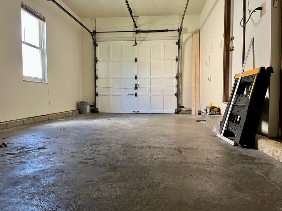 Large garage (1-car)