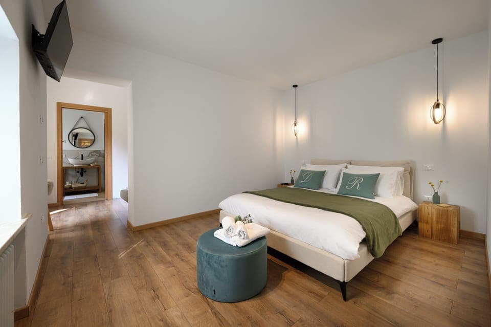 Deluxe Double Room | In-room safe, iron/ironing board, free WiFi