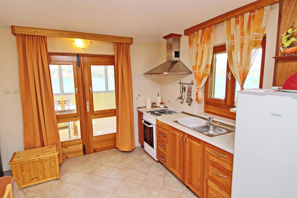 House (Holiday Home Katica - One Bedroom Hol) | Private kitchen | Fridge