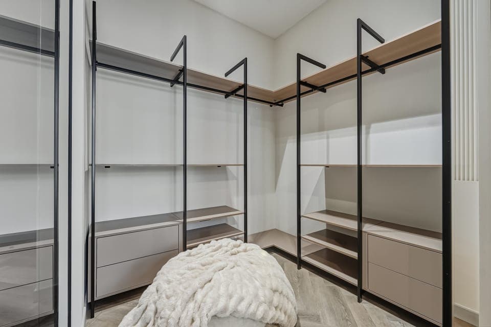 Designed for the modern traveler. A spacious walk-in wardrobe and dressing area provide ample storage for long-term stays
