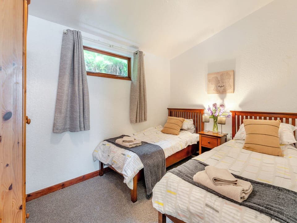 Twin bedroom | Carraig Dhubh North - Carraig Dhubh Cottages, Whiting Bay
