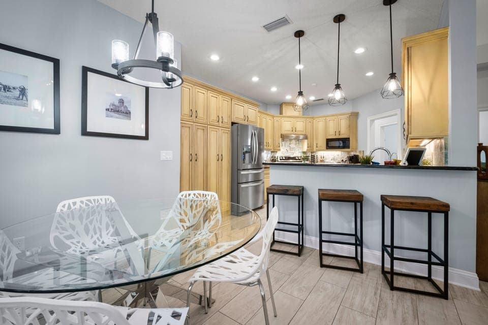 Breakfast nook plus kitchen bar seats 9 and overlooks backyard