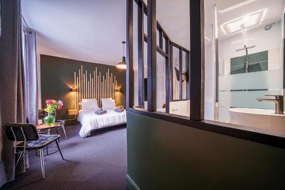 Ch3 Exécutive, 1 grand lit, vue ville | Individually furnished, desk, laptop workspace, soundproofing