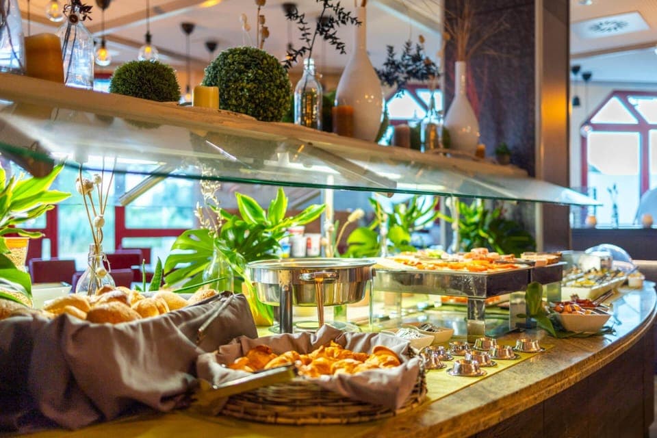 Daily buffet breakfast (EUR 18.90 per person)