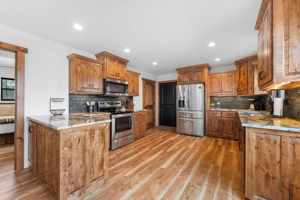 fully stocked and updated kitchen