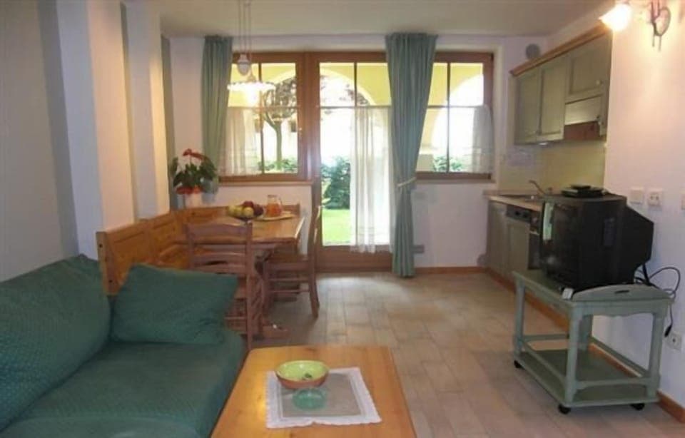 Apartment, 2 Bedrooms, Mountain View, Mountainside | Living room | 32-inch flat-screen TV with satellite channels, TV